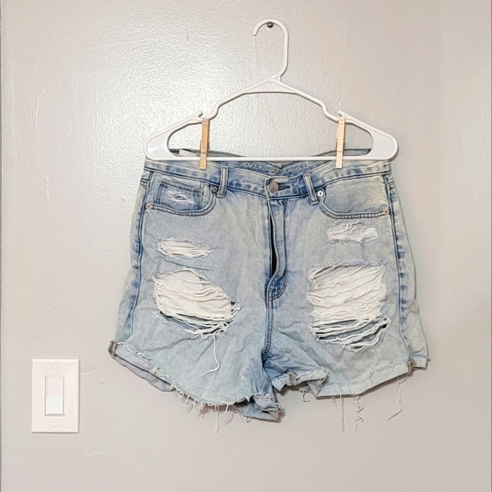 AE Mom Shorts